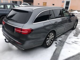 Mercedes-Benz E220D 4Matic - 4