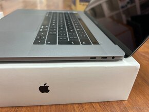 Macbook Pro 15" 1TB 32 RAM i9 - 4