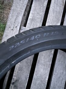 Pirelli 225/40 R19 2x=80€ - 4