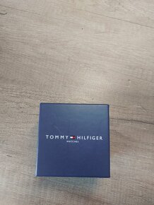 Predám dámske hodinky Tommy Hilfiger - 4