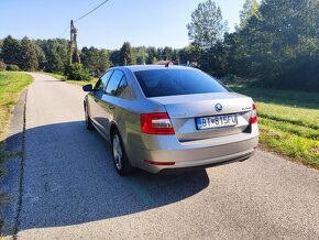 Octavia 1.6 1.6 TDI DSG Style - 4