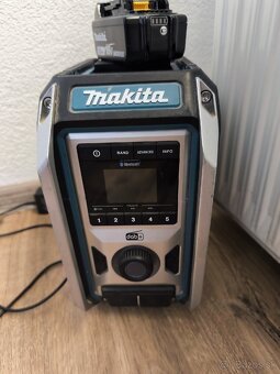 Stavebné rádio Makita DMR 115 s akumulátorom - 4