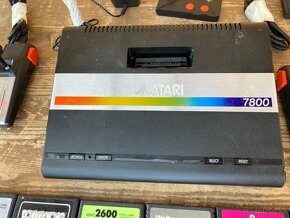 Herní konzole Atari 7800 + bohaté příslušenství - 4