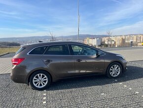 Kia Ceed SW 1,6 GDi Gold výbava - Zlatá Edícia - 4