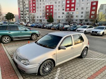 Predám Volkswagen Golf 1.6 benzín 74kw automat - 4