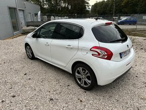 Peugeot 208 1.6 e-HDi Allure automat 6st - 4