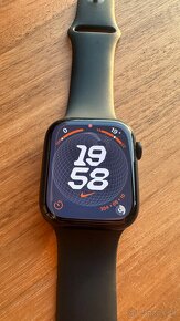 Predam hodinky Apple Watch 7 - velkost 45mm, cierne - 4