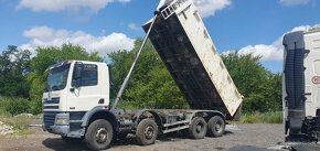 SKLÁPĚČ DAF CF 85.430, 8X4, rok 2003, manuál, EURO 3 - 4