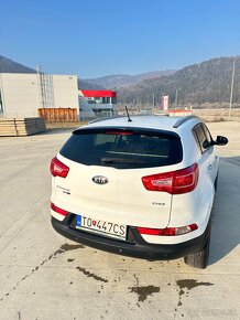 KIA sportage 2.0crdi 100kw 4x4 AWD - 4