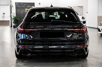 Audi RS4 Avant - 4