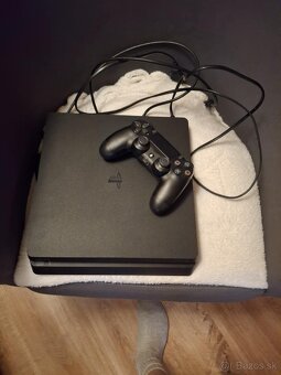 Playstation 4 slim - 4