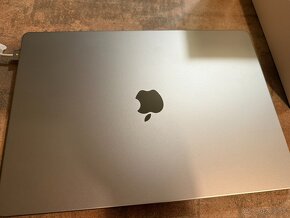 Apple MacBook Pro M2 16" - 4