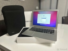 Apple MacBook Air 13' (Early 2015) - 4