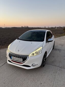 Peugeot 208 GTi - 4