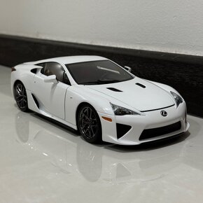 1:18 AutoArt Lexus LFA - 4