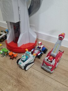 Paw patrol veža a zbierka členov labkovej patroly - 4