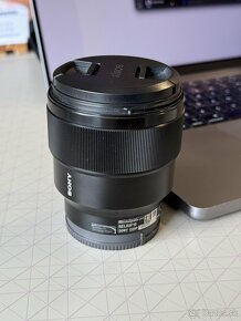 Sony FE 85 mm f/1,8 - 4