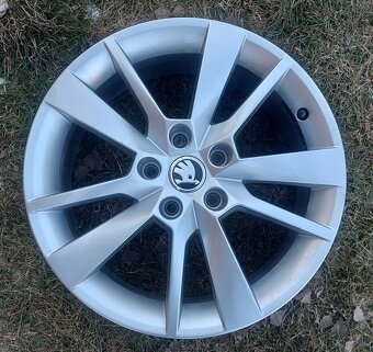 5x112 7Jx17 ET49 - disky original ŠKODA model TRIUS - 4