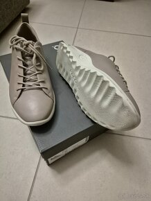 Ecco flexure runner w - 4