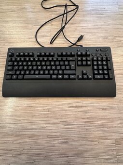 Logitech klávesnica - 4