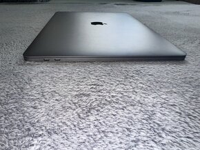 MacBook Pro 2019 15 palcový - 4