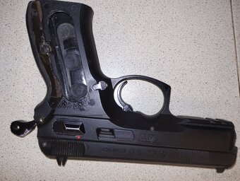 PISTOL. CZ 70  D CO2 - 4