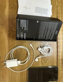 Predám iPhone 11 pro max 256gb + nabíjačka slúchadla ,kryty - 4