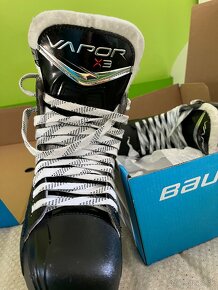 Predám hokejové korčule Bauer Vapor X3 - 4