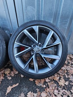 Letní alu kola Vega 19" Škoda Superb 235/40 R19 - 4