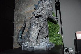 Figurka Godzilla LED podsvietenie - 4