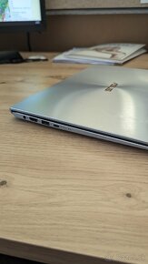 Asus ZenBook UX431F i5 8 GB RAM 256 GB - 4