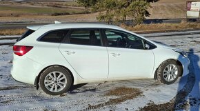 Kia Ceed 1.6 GDi SW Gold s paketom Zlatá edícia - 4