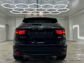 Jaguar F-Pace 2.0D I4 180k Chequered Flag AWD A/T - 4