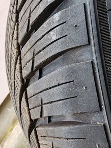 Predám celoročné pneu 235/40R19 - 4