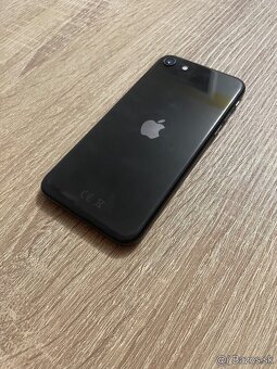 iPhone SE 2020 / 64GB čierny Super stav - 4