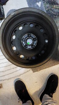 plechové disky skoda 5x112 r16 s puklicami - 4