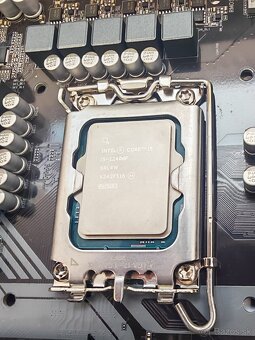 CPU i5-12400F, MB Gigabyte B760M, 32GB Ram - 4