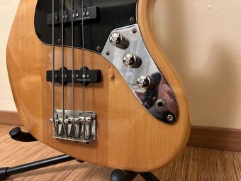 Squier Jazz bass - 4