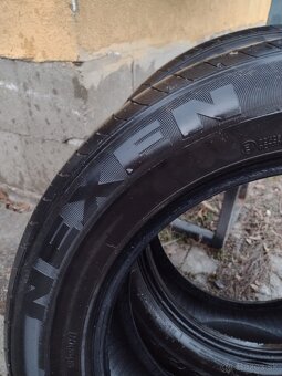 Predám 225/60R17 - 4