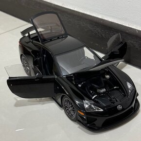 1:18 AutoArt Lexus LFA Nurburgring - 4