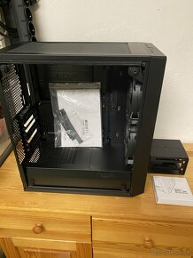 Predám PC skrinku Fractal Design Meshify C Dark TG - 4