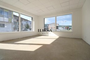 Priestor na prízemí pre obchod alebo kanceláriu_32,9m2 - 4