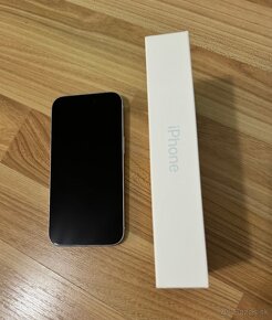 Na predaj iPhone 15, 128GB - 4