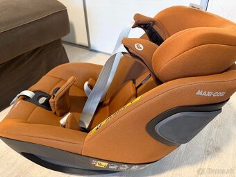 Maxi Cosi Pearl 360 cognac + základňa FamilyFix 360 - 4