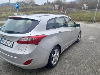 Hyndai i30 combi 1,6crdi 92kw.Možný leasing. - 4