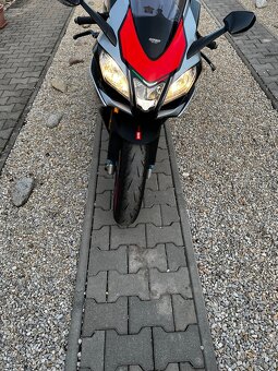 Aprilia RSV4 RF 2016 - 4