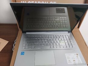 ASUS VivoBook K513E OLED displej - 4