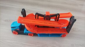 Hot Wheels kamióny a žralok - 4