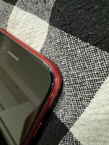 Apple iPhone SE 128GB červený 2020 (Product RED) - 4