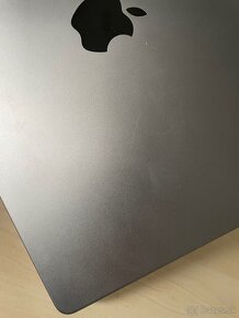 Predám macbook pro 14 M1 PRO 16GB 512 - 4